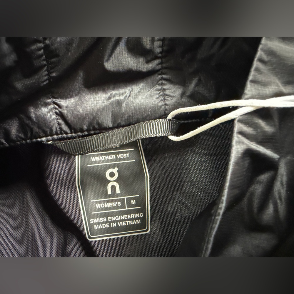Oncloud Weather Vest - Picture 7 of 8